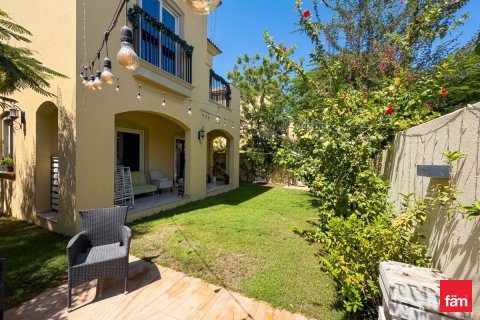 3 bedrooms Villa in Dubai, UAE No. 164418