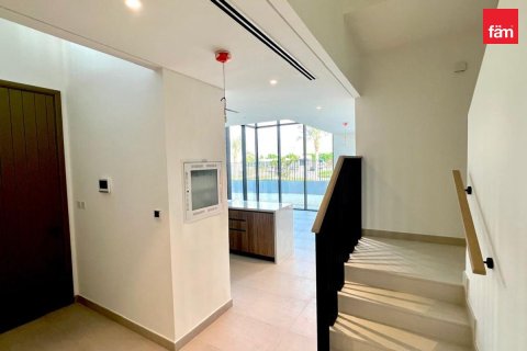 4 bedrooms Villa in Dubai, UAE No. 226972 3