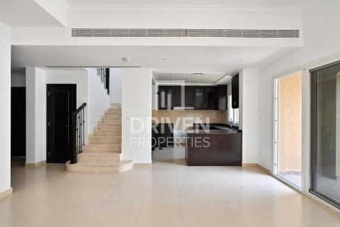 Villa de 2 dormitorios en Casa Dora, UAE No. 215219 4