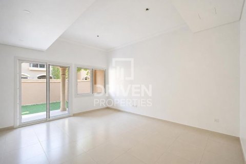 Villa de 2 dormitorios en Casa Dora, UAE No. 215219 3