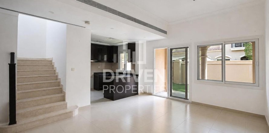 Villa de 2 dormitorios en Casa Dora, UAE No. 215219