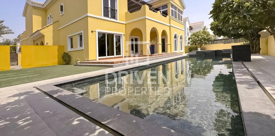 Вилла с 6 спальнями в Hacienda, ОАЭ №221008