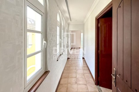 Вилла с 6 спальнями в Hacienda, ОАЭ №221008 11