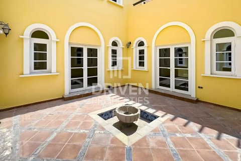 Вилла с 6 спальнями в Hacienda, ОАЭ №221008 17