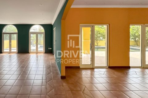 Вилла с 6 спальнями в Hacienda, ОАЭ №221008 3