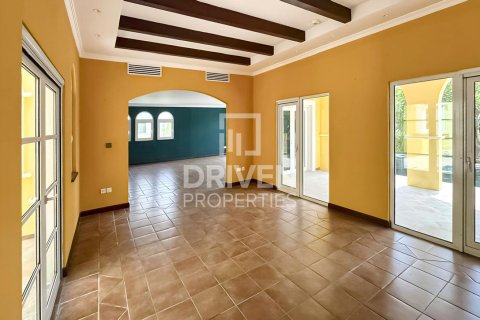 Вилла с 6 спальнями в Hacienda, ОАЭ №221008 4