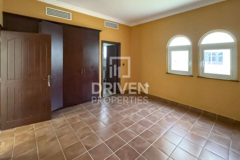 Вилла с 6 спальнями в Hacienda, ОАЭ №221008 9