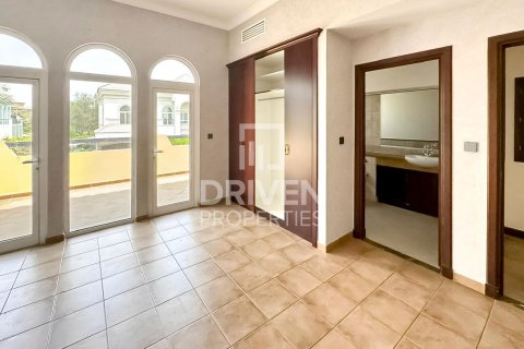 Вилла с 6 спальнями в Hacienda, ОАЭ №221008 10