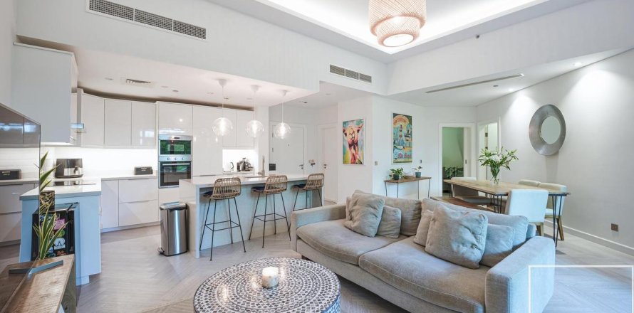 Квартира с 2 спальнями в Shoreline Apartments, ОАЭ №205968