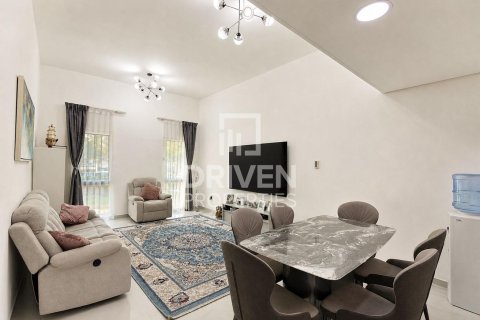Квартира с 2 спальнями в Discovery Gardens, ОАЭ №223089