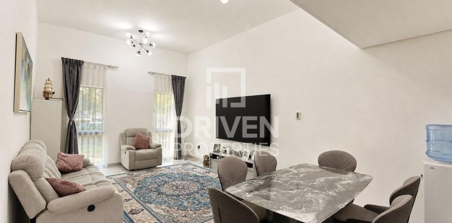 Квартира с 2 спальнями в Discovery Gardens, ОАЭ №223089
