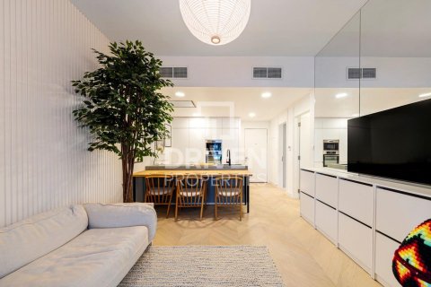 Apartment de 2 dormitorios en District 15, UAE No. 221449 3