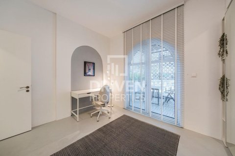 Apartment de 2 dormitorios en District 15, UAE No. 221449 12
