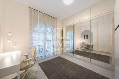 Apartment de 2 dormitorios en District 15, UAE No. 221449 13