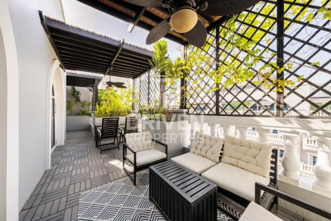 Apartment de 2 dormitorios en District 15, UAE No. 221449 24