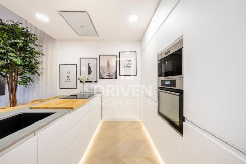 Apartment de 2 dormitorios en District 15, UAE No. 221449 17