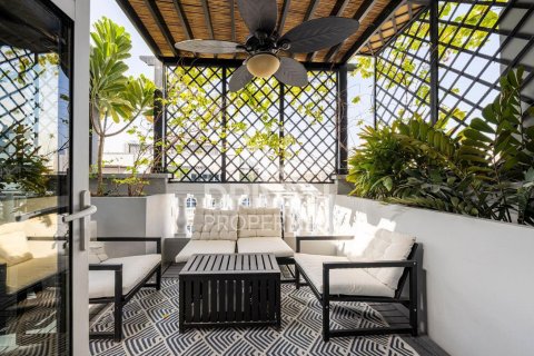Apartment de 2 dormitorios en District 15, UAE No. 221449 23
