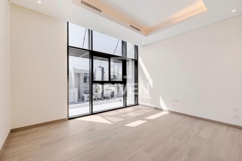 6 bedrooms Villa in District One, UAE No. 225627 23