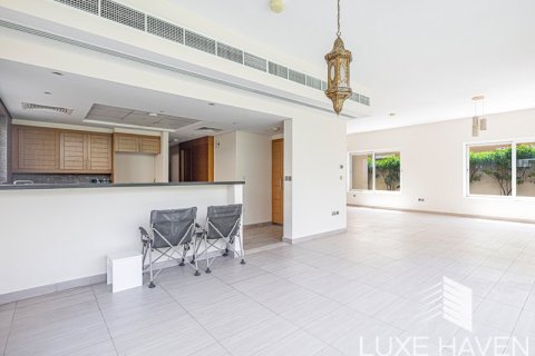 Villa de 4 chambres à Legacy Nova Villas, UAE No. 14169 9