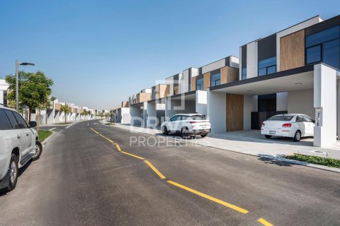 Townhouse de 3 dormitorios en Mudon, UAE No. 202212 19