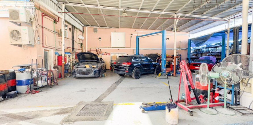 Warehouse de 464.5m² à Al Quoz, UAE No. 47655