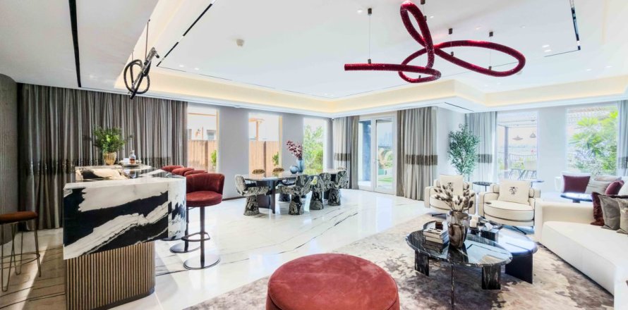 5 bedrooms Townhouse in Dubai, UAE No. 210919