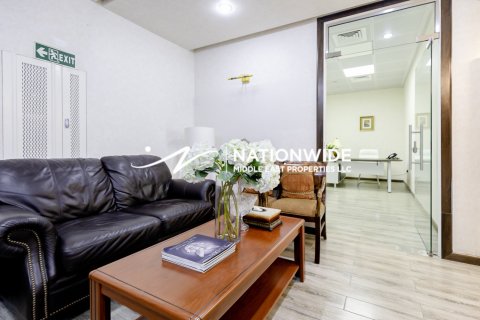 160m² Office in Abu Dhabi, UAE No. 105944 5
