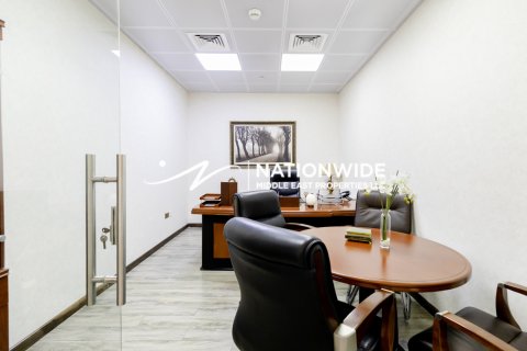 160m² Office in Abu Dhabi, UAE No. 105944 8