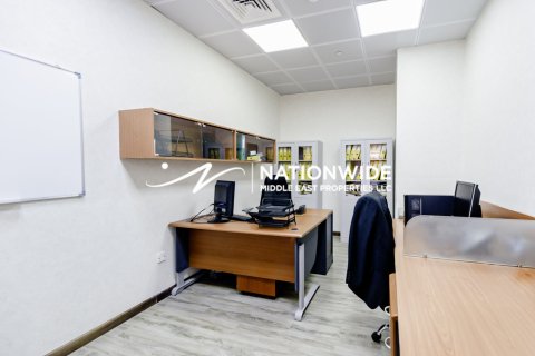 160m² Office in Abu Dhabi, UAE No. 105944 9