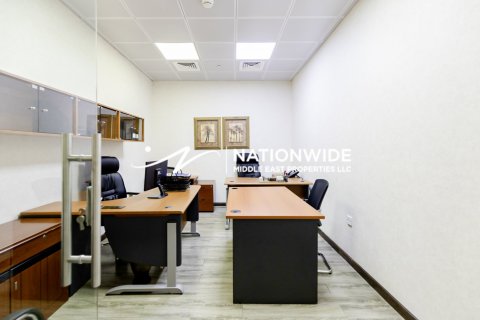 160m² Office in Abu Dhabi, UAE No. 105944 11