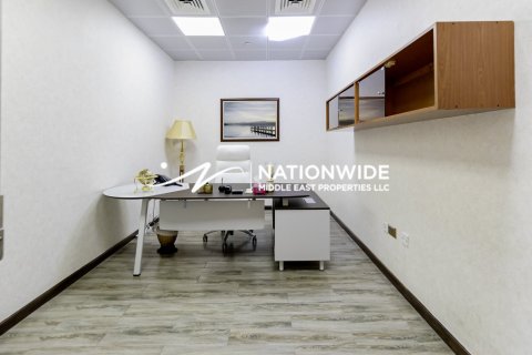 160m² Office in Abu Dhabi, UAE No. 105944 6