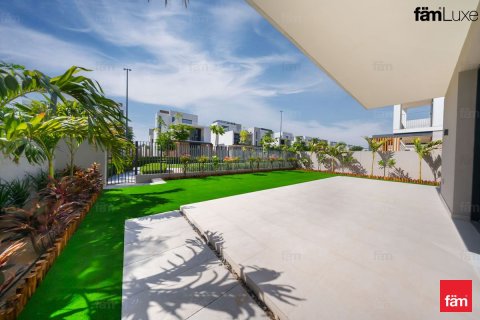 Villa de 4 dormitorios en Dubai, UAE No. 160787 9