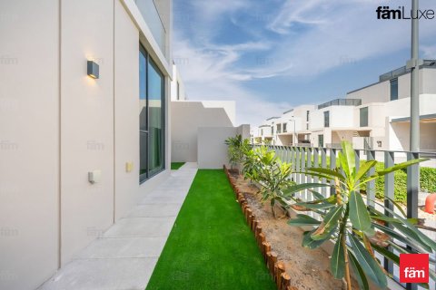 Villa de 4 dormitorios en Dubai, UAE No. 160787 8