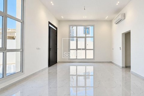 Villa de 5 chambres à Al Rahba, UAE No. 211136 4