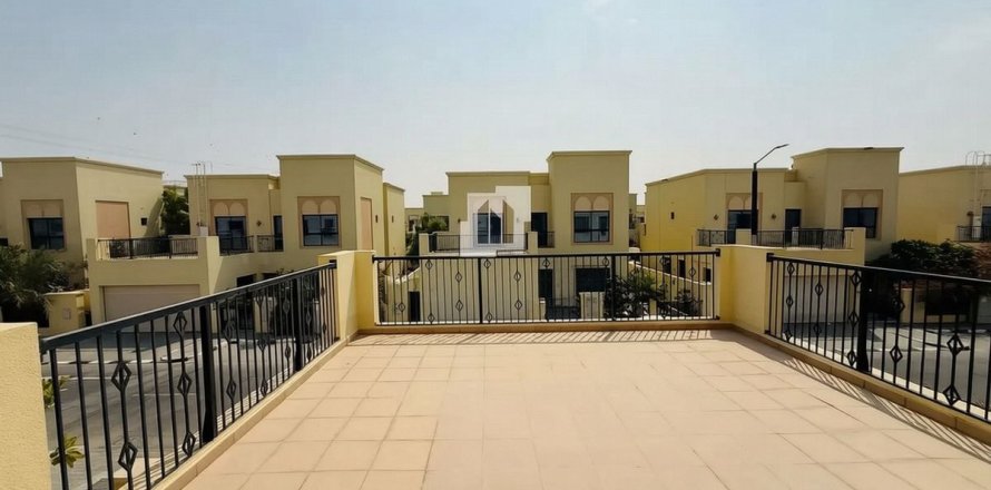 Villa de 4 dormitorios en Dubai, UAE No. 221970
