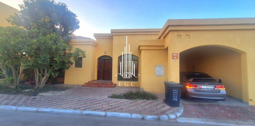 Villa de 3 dormitorios en Sas Al Nakheel, UAE No. 37250