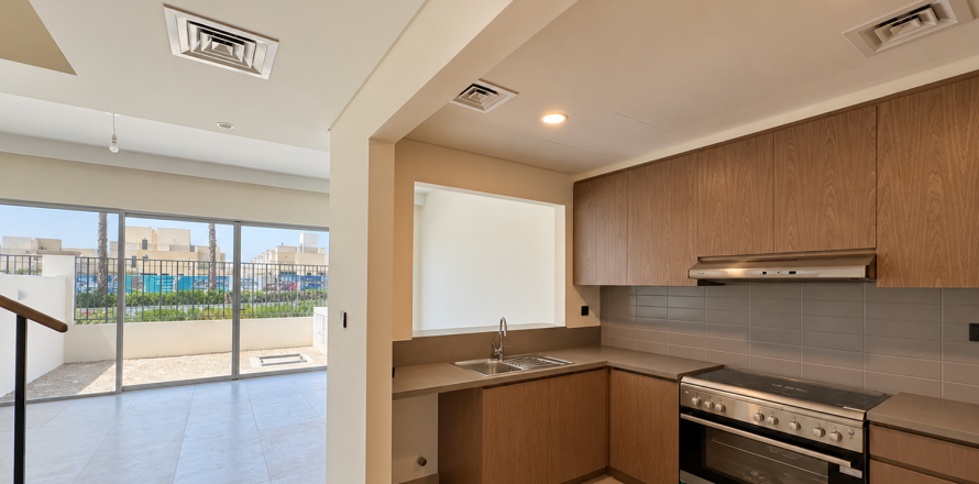 Townhouse de 4 dormitorios en Damac Lagoons, UAE No. 221705