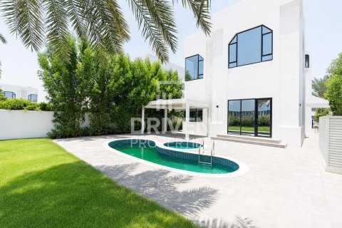 5 bedrooms Villa in Jumeirah, UAE No. 212284