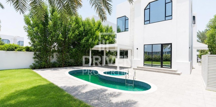 5 bedrooms Villa in Jumeirah, UAE No. 212284