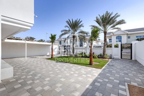 5 bedrooms Villa in Jumeirah, UAE No. 212284 28