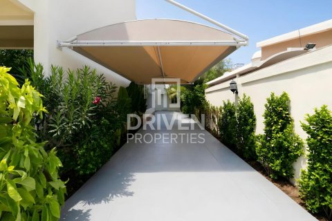 4 bedrooms Villa in Jumeirah, UAE No. 212706 3
