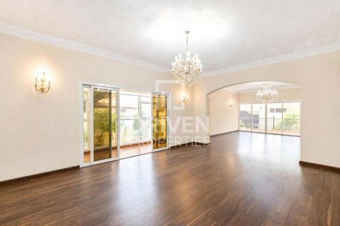 4 bedrooms Villa in Jumeirah, UAE No. 212706 6
