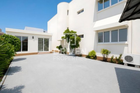 4 bedrooms Villa in Jumeirah, UAE No. 212706
