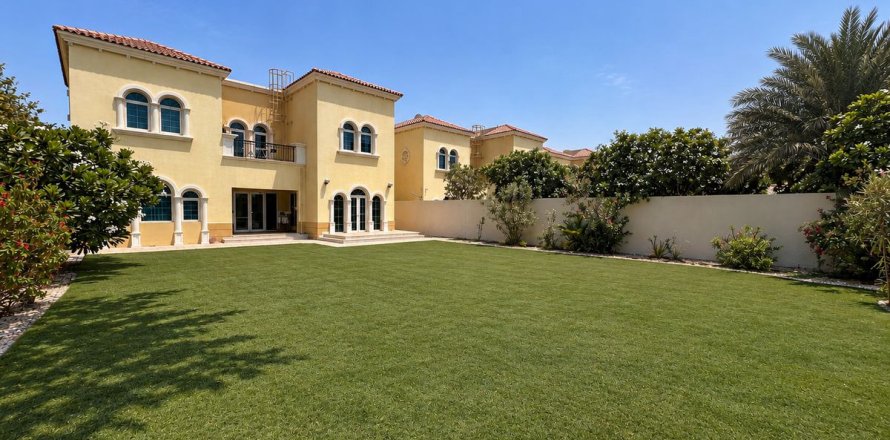 Villa de 3 dormitorios en Dubai, UAE No. 223844