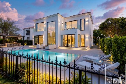Villa de 4 dormitorios en Jumeirah Islands, UAE No. 209113