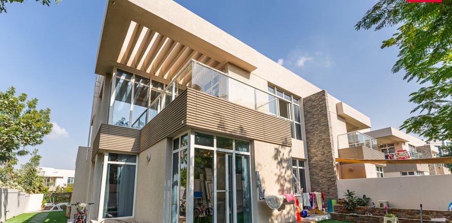 Villa de 4 dormitorios en Dubai, UAE No. 223676