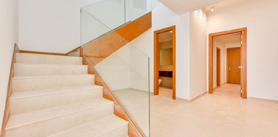 Villa de 3 dormitorios en Mirdif, UAE No. 223465