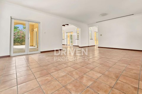 5 bedrooms Villa in The Villa, UAE No. 212450 4
