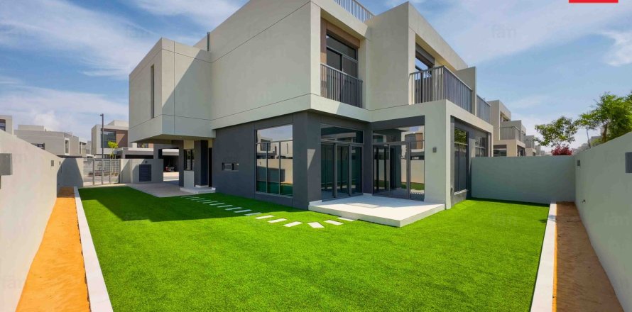 Villa de 4 dormitorios en Dubai, UAE No. 223731