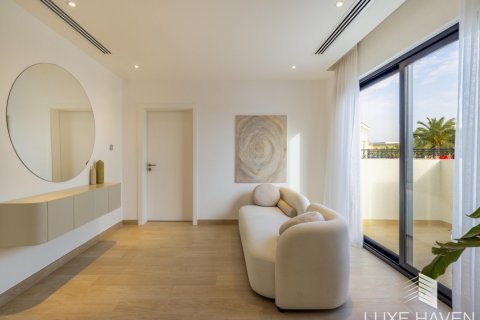 Villa de 4 dormitorios en Jumeirah Islands, UAE No. 48719 16